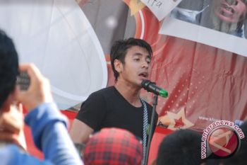 Ello hibur penggemar di Palembang 