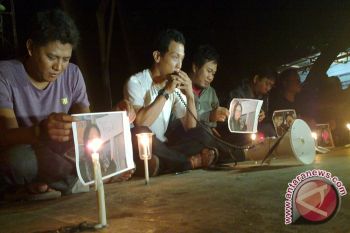 Jurnalis Di Palu Berdoa Untuk Korban Sukhoi 