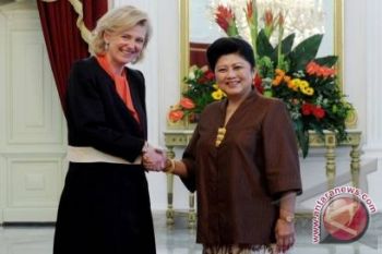 Ibu Negara Potret Burung