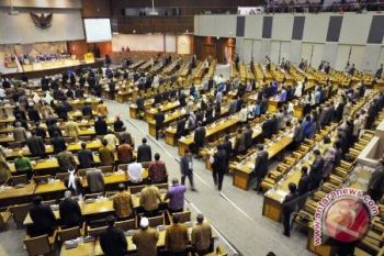 Anggota DPR berikan penghormatan untuk korban  Sukhoi 