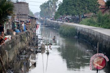 Kebiasaan buang air besar di sungai