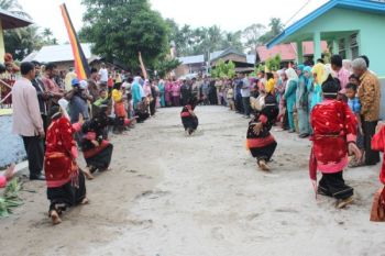 Tim Penilaian PHBS Tingkat Nasional Disambut Kesenian Minangkabau