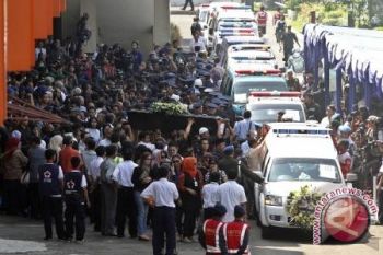 Jenazah kakak-beradik korban Sukhoi dimakamkan di Sukabumi