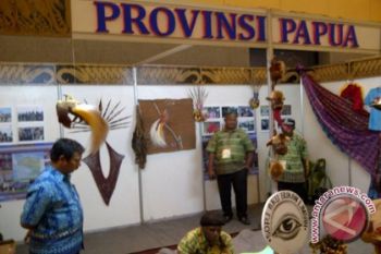 Papua pamerkan buah merah dan batik daerah