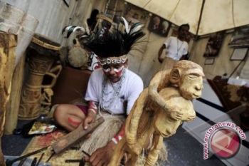 Dua Pematung Asing Berpamer di Bali 