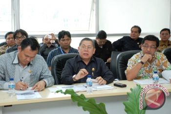 Pembangunan rel kereta api sebaiknya didanai pusat