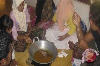 Mahasiswa UNY beri pelatihan pembuatan jamu instan 