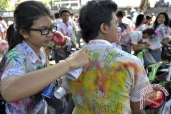 Siswa SMU Konvoi Usai Pengumuman UN