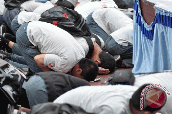 Tidak Lulus, Seorang Siswi Pingsan