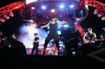 KONSER REUNI GIGI