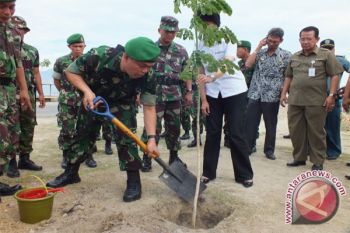 Korem Tadulako Hijaukan Kota Palu