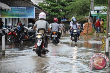 Genangan air hujan ganggu aktivitas kampus UMP