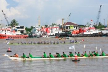 Lomba Perahu Panjang