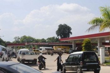 Antre di SPBU Batam/Larno