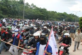 Buruh Datangi Kantor Wali Kota Batam/Larno