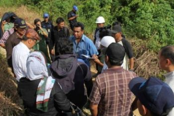 Tinjau Lahan Sengketa