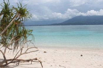 Gunung Ranai dilihat dari Pulau Senoa/Evy R. Syamsir
