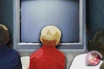 Jumlah Jam Anak Nonton Televisi Dua Kali Lipat dari Sekolah