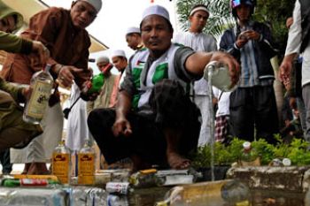 FPI MUSNAHKAN MIRAS