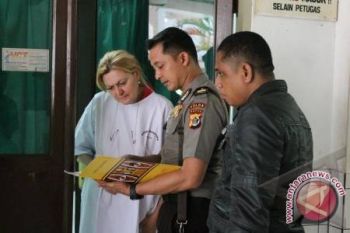 Dietmer dievakuasi Jumat siang dengan pesawat khusus