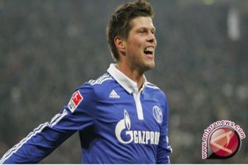 Huntelaar Kecewa Tak Jadi Pemain Starter          