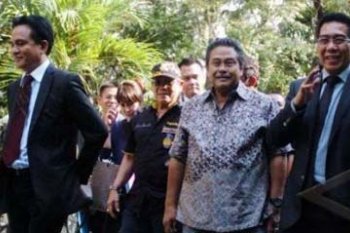 GUGAT PRESIDEN KARENA CORBY