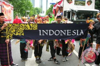 Parade busana daerah Indonesia di karnaval Prancis 