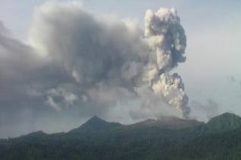 Bandara Gamarmalamo (Malut)  masih ditutup akibat erupsi gunung Dukono