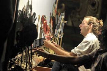 WAYANG MODERN