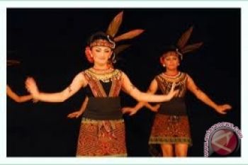 Budaya Dayak Sintang pukau penonton PKB