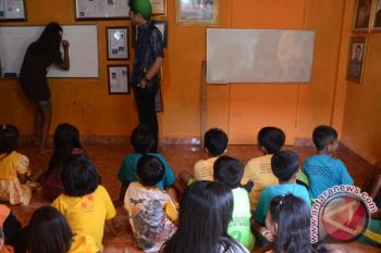 Sanggar belajar anak perkampungan kumuh