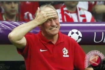 Pelatih Polandia Mundur Usai Timnya Tersingkir  