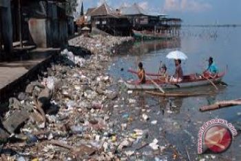 Pemerintah berkoordinasi dengan semua pihak mengatasi sampah laut