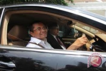 Dahlan Iskan setir mobil dinas keliling Banyuwangi 