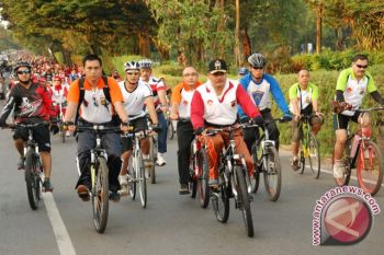 Kapolda bersepeda santai bersama warga