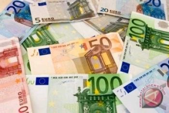 Euro melemah setelah KTT krisis Uni Eropa dibuka