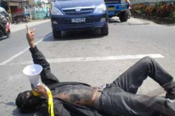 TIDUR DI JALAN