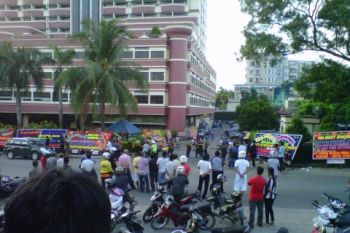 Polisi Blokir Jalan Menuju Area Kerusuhan Batam