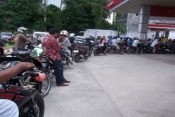 Antrean Panjang/Rusdianto
