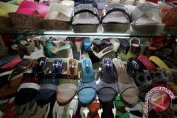 Sepatu Lokal Berjaya di Segmen Menengah Bawah