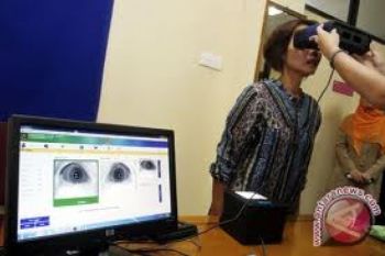 Petugas Jemput Bola Warga Wajib E-KTP
