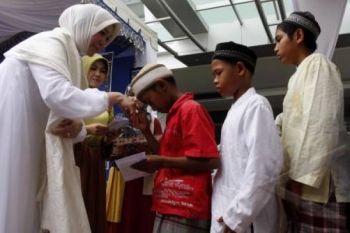 Anak Yatim Piatu Terima Santunan