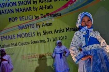 BUSANA MUSLIM
