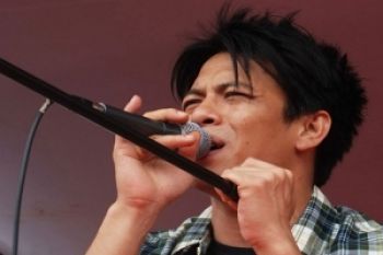 Penggemar Ariel Penuhi Halaman Rutan Kebonwaru