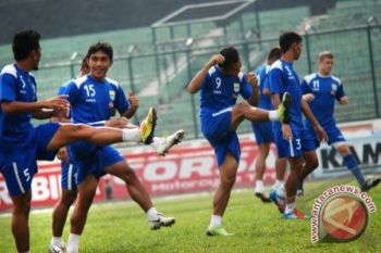 Persib kalahkan Persela 3-1