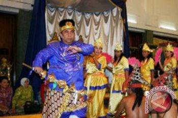 Lomba mengomel di Festival Erau