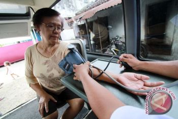 TNI AL gelar pengobatan gratis masyarakat pesisir
