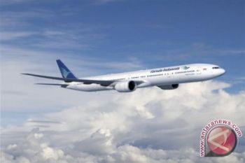 Garuda batalkan penerbangan akibat letusan gunung Sangeang    