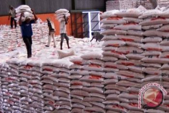 Stok beras Sumsel aman hingga Februari 2015 