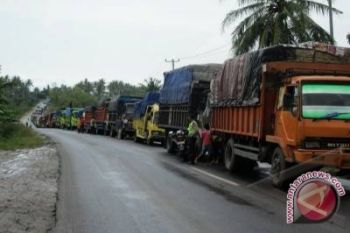 Jalan lintas Sumatera di Musirawas ditutup massa 